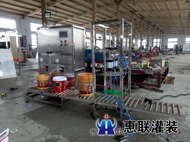 稱重式車用尿素灌裝機 稱重式車用尿素灌裝機