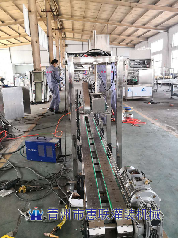 河南冠永8頭白酒灌裝機(jī)生產(chǎn)線(xiàn)